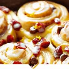 cinnamon buns in cast iron skillet