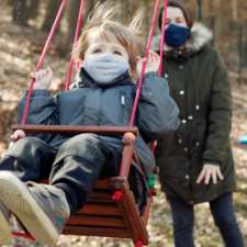 kids swinging in face mask