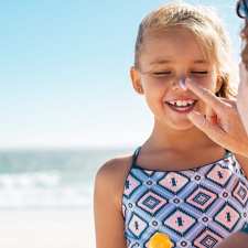 mother applying protective sunscreen