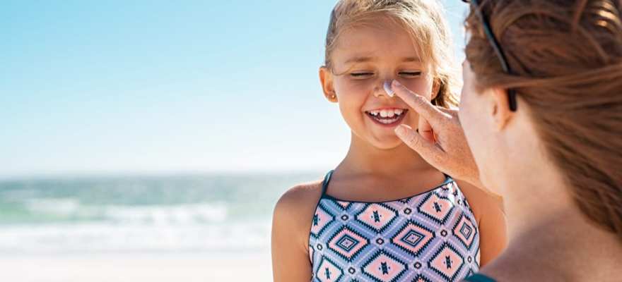 10 Common Mistakes When Applying Sunscreen