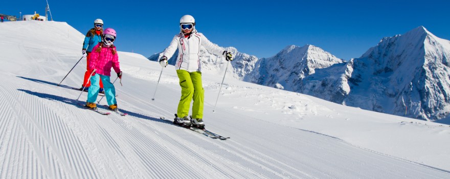 skiing family