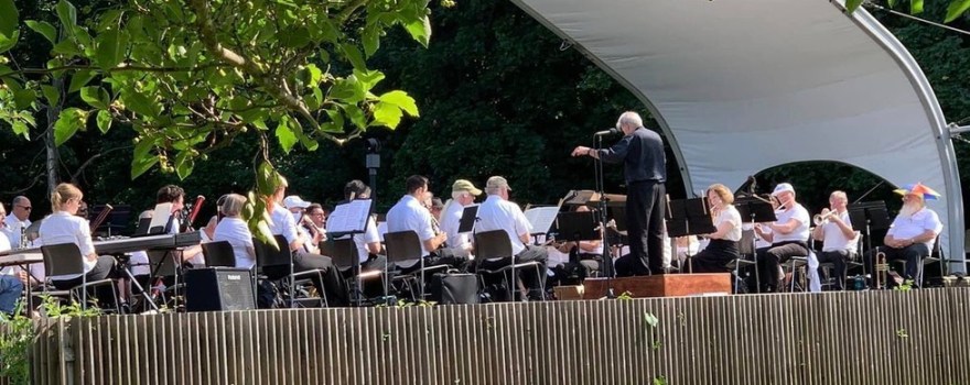 staten island philharmonic performing an outdoor concert